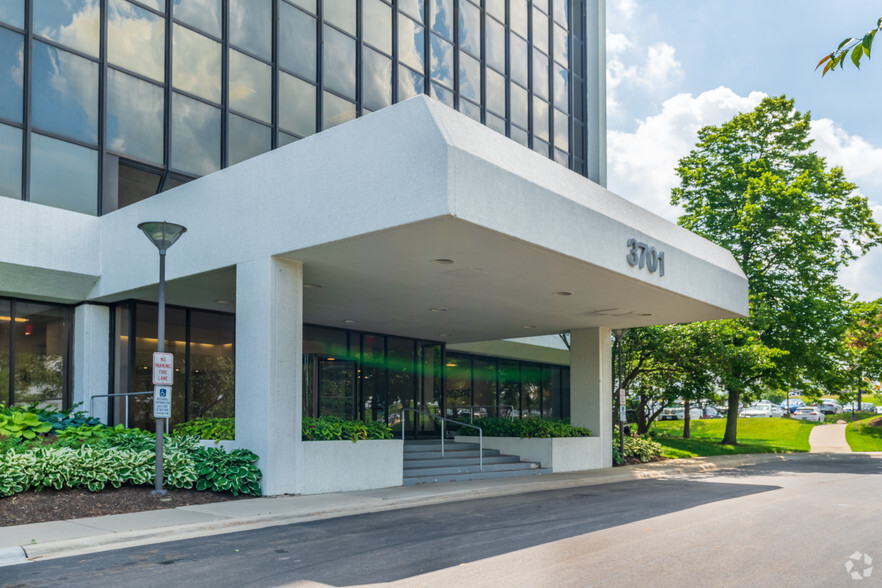 3701 Algonquin Rd, Rolling Meadows, IL à louer - Photo de l’immeuble – Image 1 sur 5