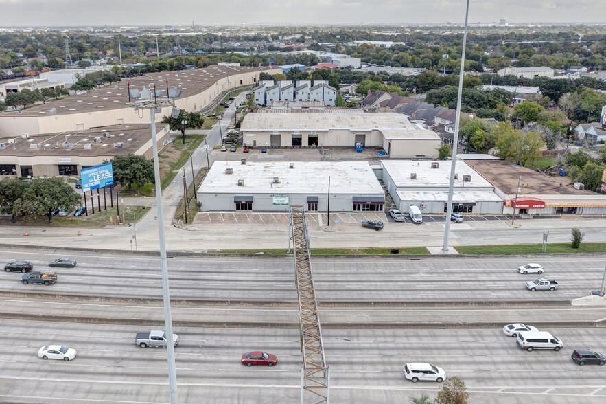 5001-5005 Gulf Fwy, Houston, TX à louer - Photo de l’immeuble – Image 1 sur 11