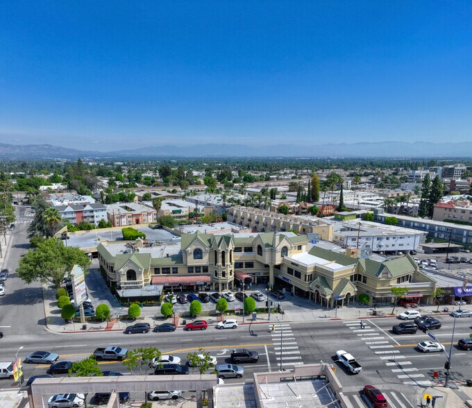 18645-18663 Ventura Blvd, Tarzana, CA à vendre - Photo principale – Image 1 sur 24