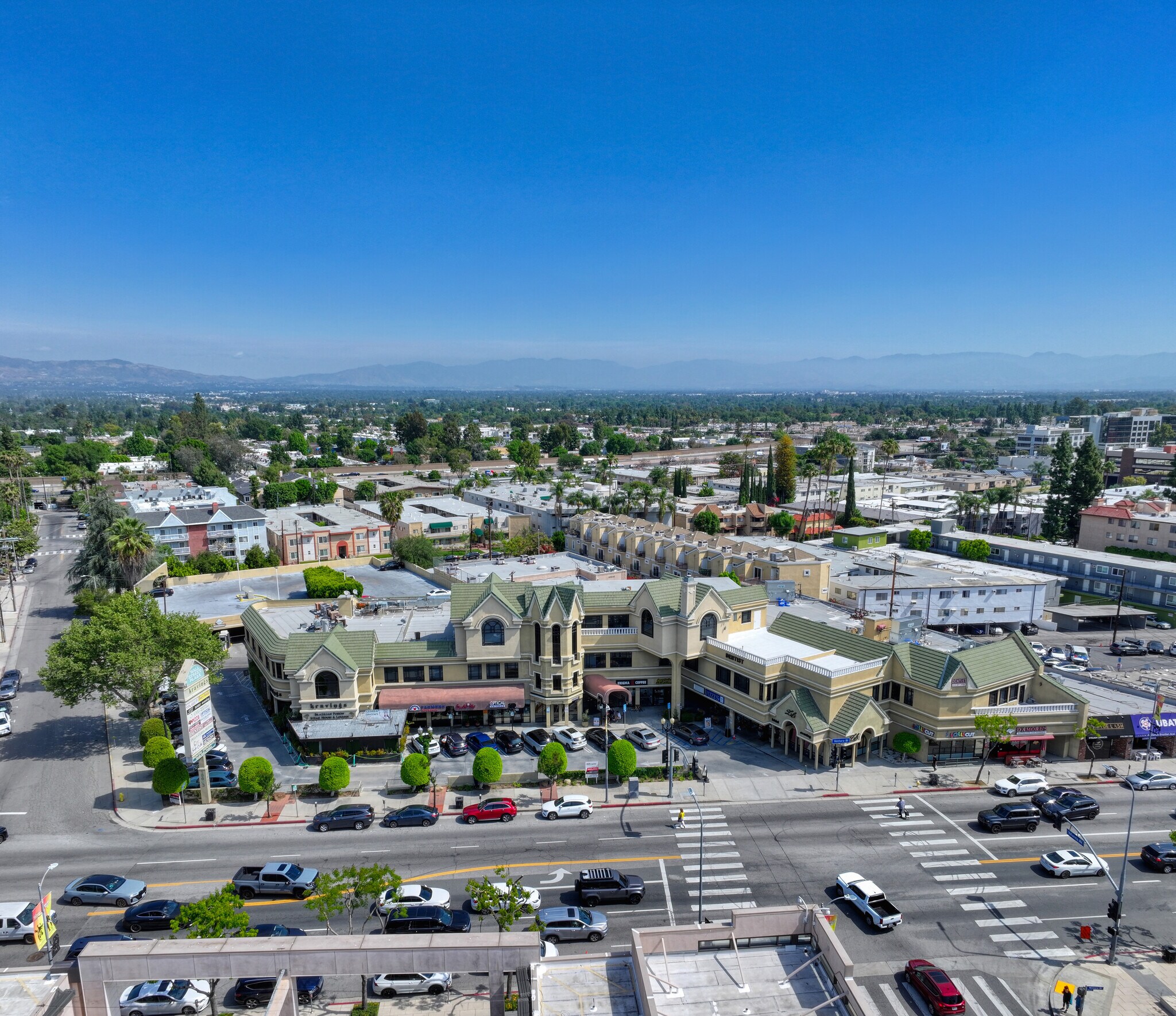18645-18663 Ventura Blvd, Tarzana, CA à vendre Photo principale– Image 1 sur 25