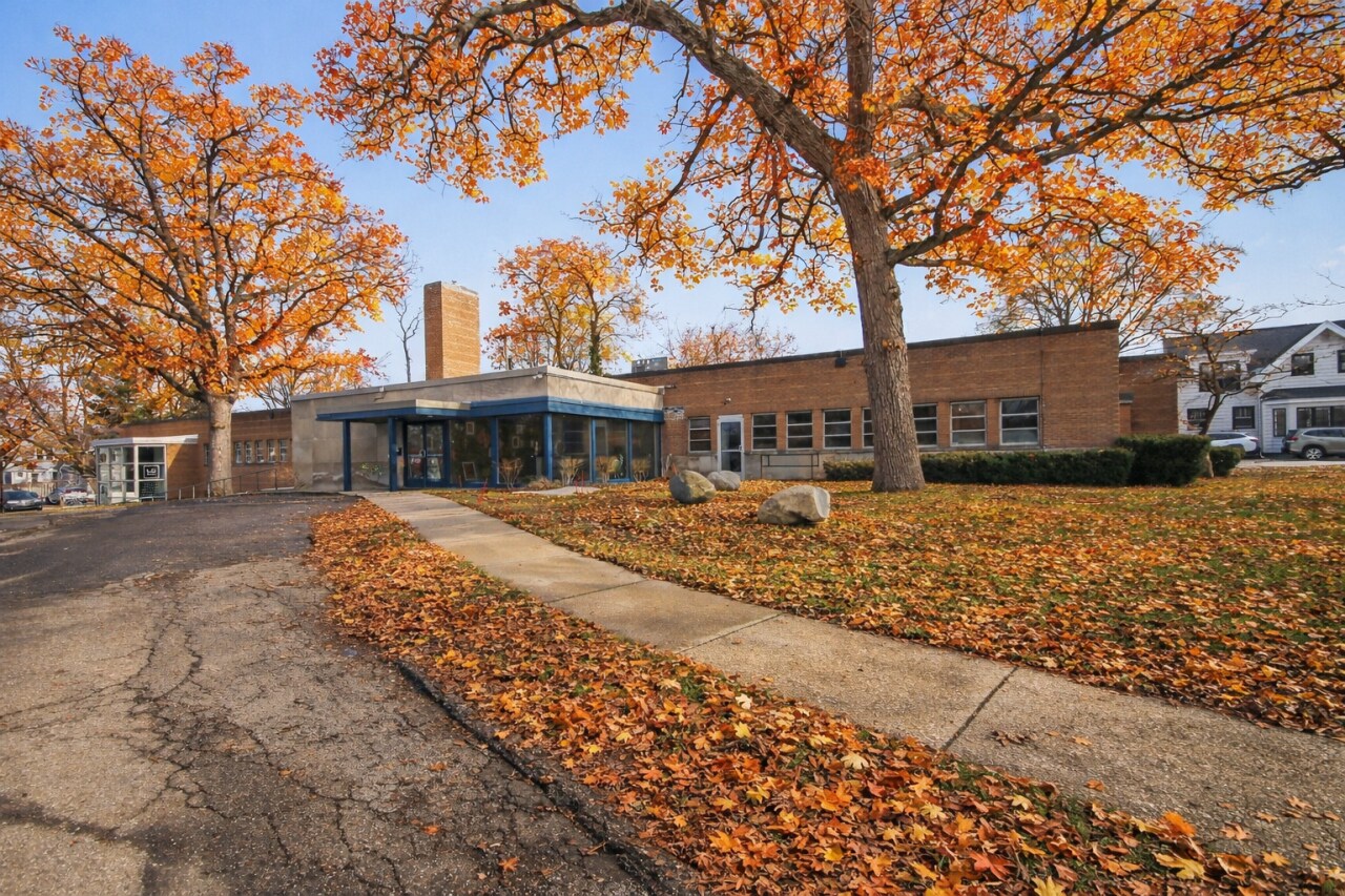 833 Lake Dr SE, Grand Rapids, MI à vendre Photo principale– Image 1 sur 24