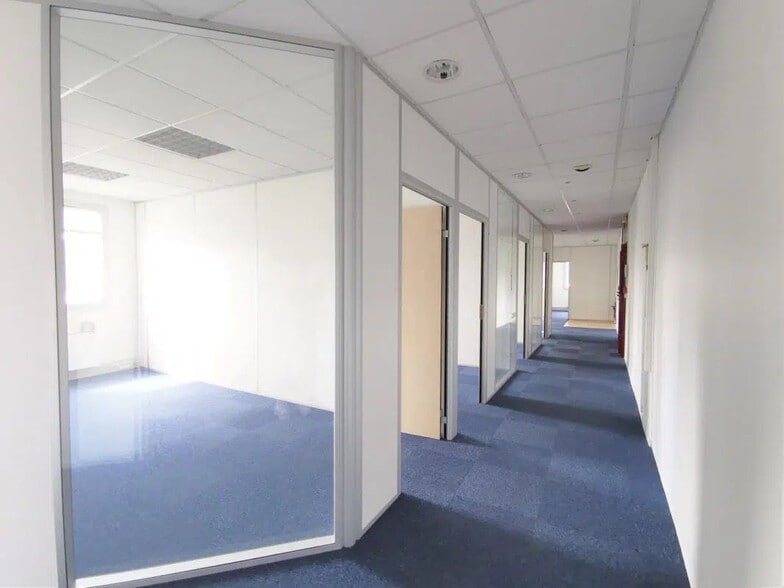 13 Rue Edison, Bron à vendre - Photo intérieure – Image 1 sur 6