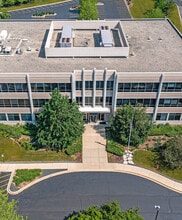 1955 W Field Ct, Lake Forest, IL à louer Photo de l’immeuble– Image 2 sur 12