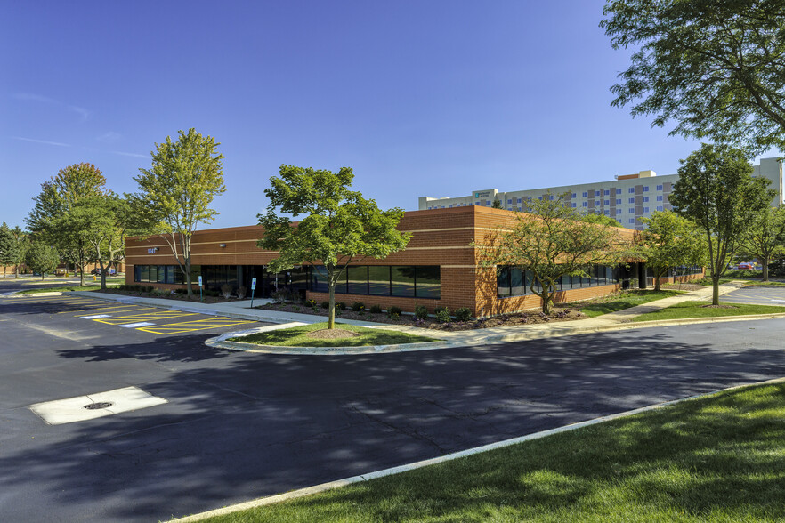 1811 Centre Point Cir, Naperville, IL à louer - Photo de l’immeuble – Image 1 sur 5