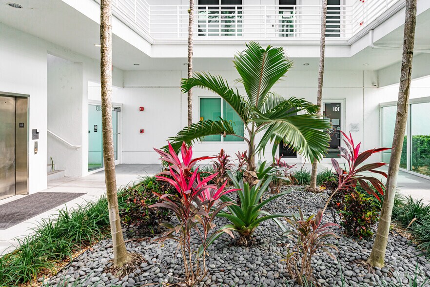 3113 Stirling Rd, Fort Lauderdale, FL à louer - Hall d’entrée – Image 2 sur 7