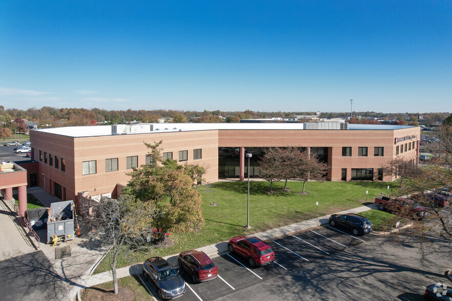 6820 Parkdale Pl, Indianapolis, IN à louer - Photo principale – Image 1 sur 4