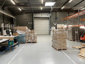 Local d’activités dans SAINT-OUEN-L'AUMONE à louer Photo de l’immeuble– Image 2 sur 6