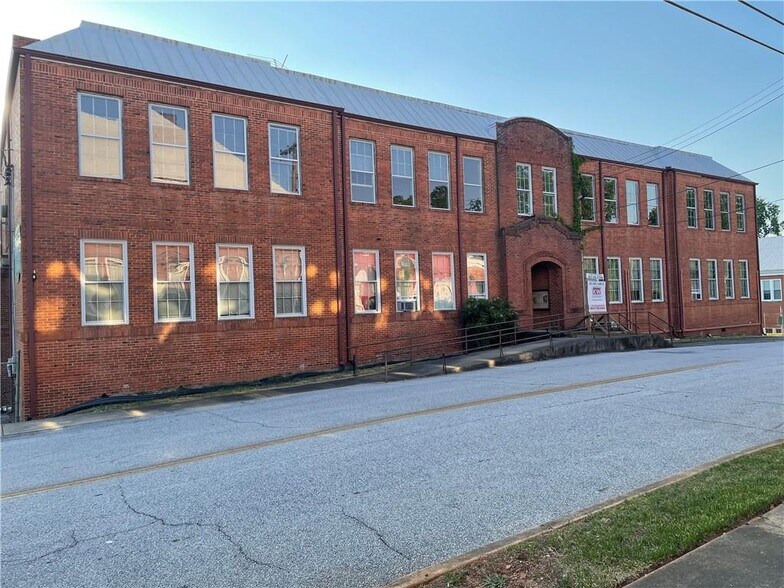 201 N College St, Walhalla, SC à vendre - Photo principale – Image 1 sur 15