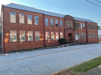 Plus de détails pour 201 N College St, Walhalla, SC - Spécialisé à vendre