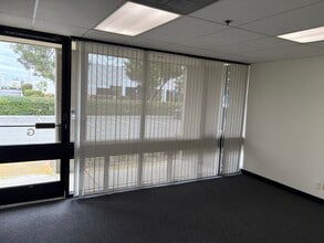 850 Calle Plano, Camarillo, CA à louer Photo intérieure– Image 2 sur 6