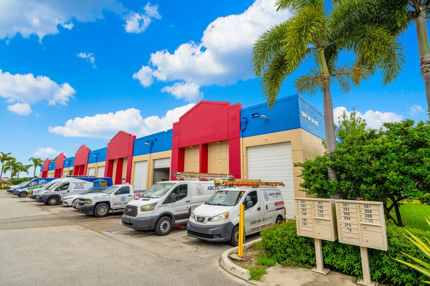 13995 SW 144th Ave, Miami, FL à louer - Photo de l’immeuble – Image 2 sur 2