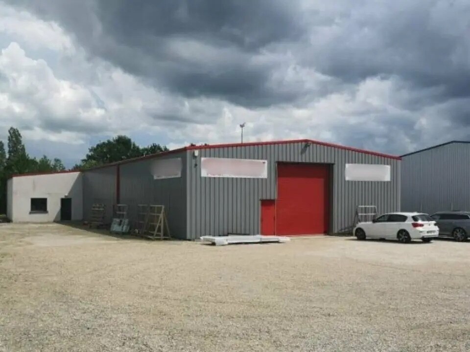 Local d’activités dans Ervy-le-Châtel à louer Photo de l’immeuble– Image 1 sur 5