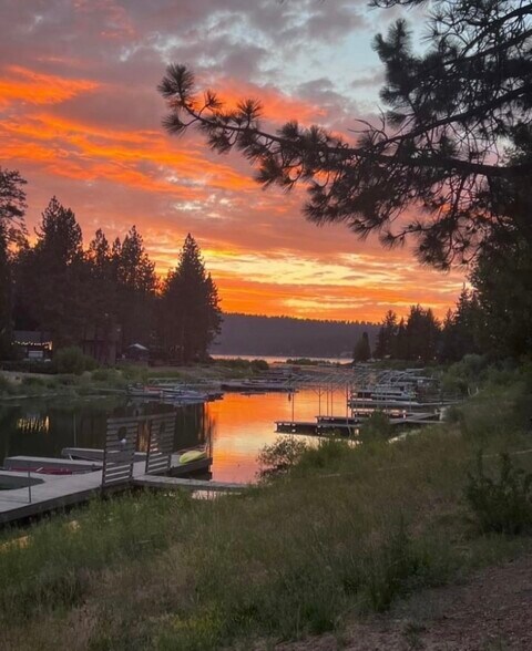 214 Lagunita Ln, Big Bear Lake, CA à vendre - Photo de l’immeuble – Image 3 sur 29