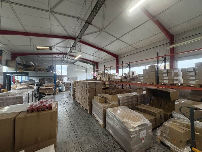Local d'activités dans Argenteuil à vendre - Photo de l’immeuble – Image 1 sur 6