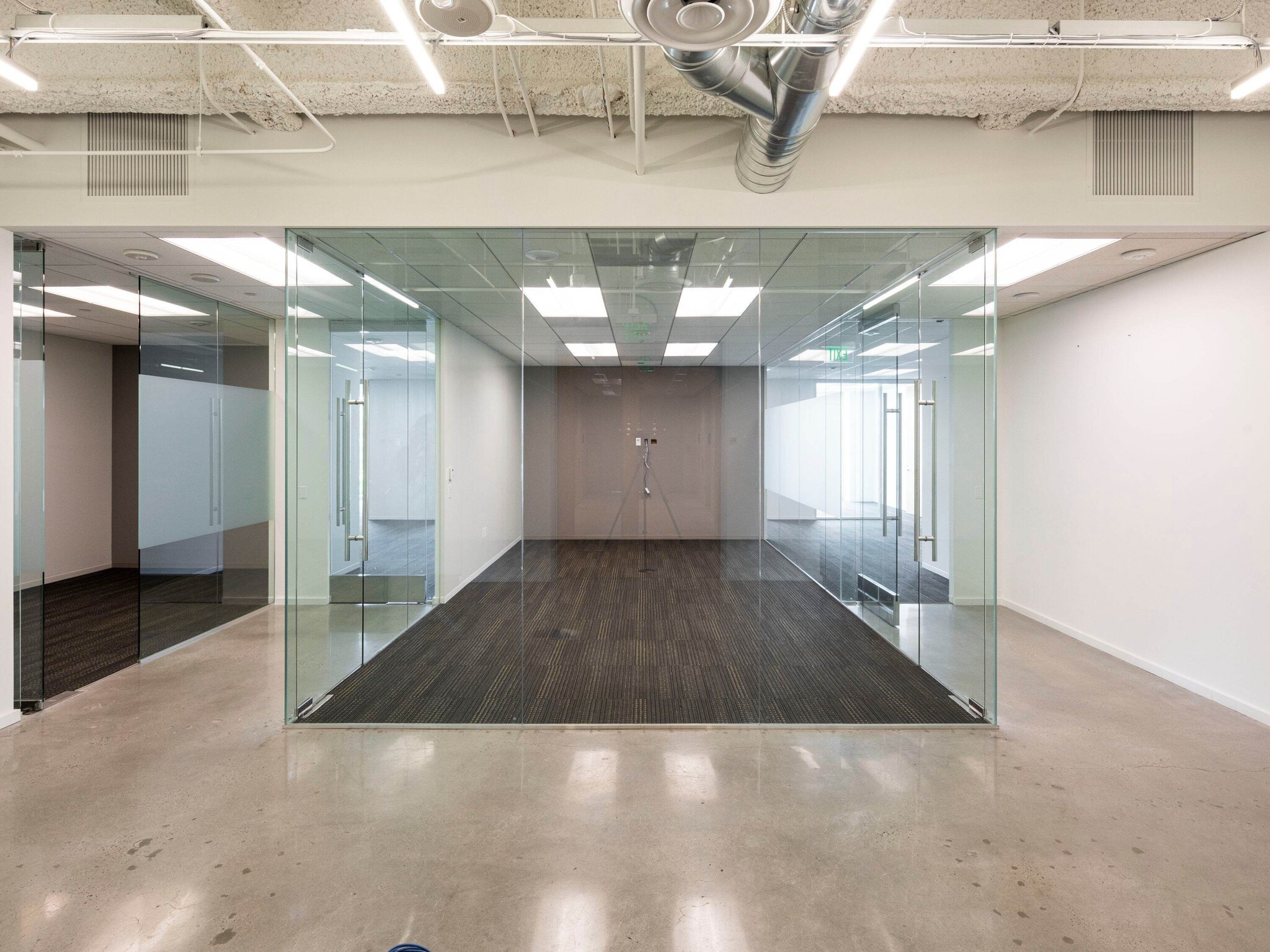 4685 MacArthur Ct, Newport Beach, CA à louer Photo intérieure– Image 1 sur 9