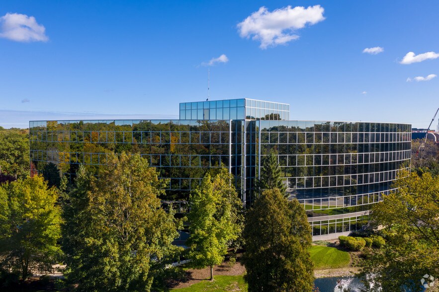 5750 Old Orchard Rd, Skokie, IL à louer - Photo de l’immeuble – Image 3 sur 7