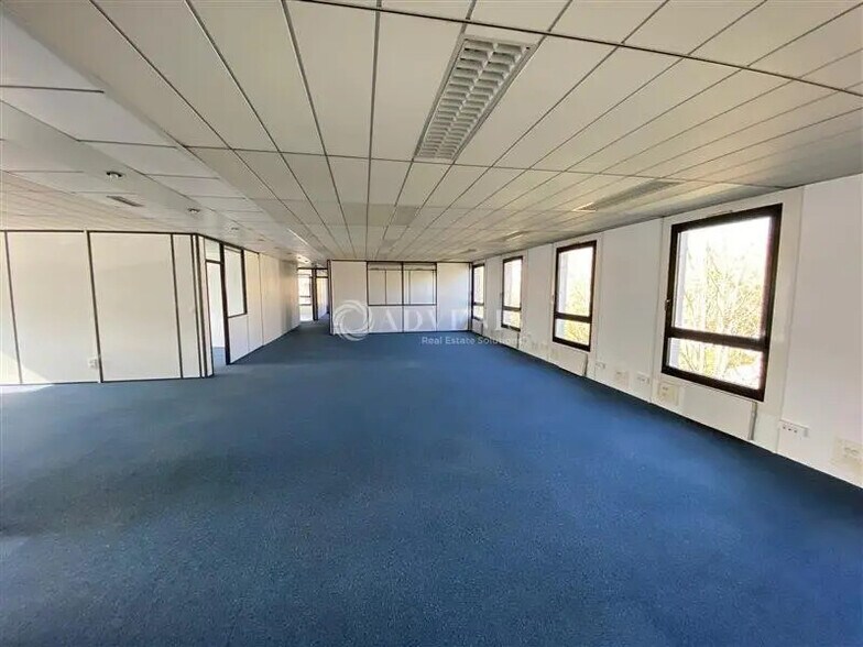 Bureau dans Lognes à louer - Photo de l’immeuble – Image 3 sur 12