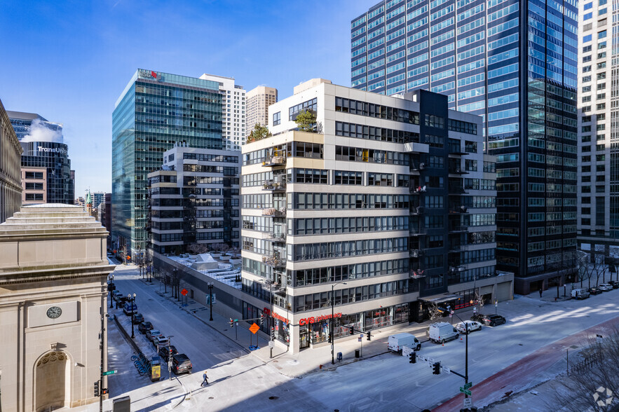 130 S Canal St, Chicago, IL à louer - Photo de l’immeuble – Image 2 sur 14