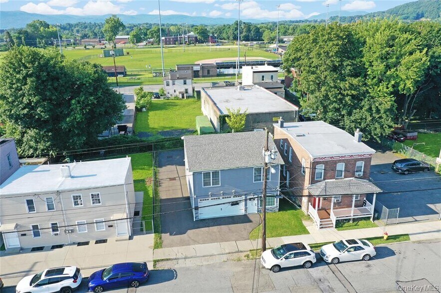 365 Ann St, Newburgh, NY à louer - Photo de l’immeuble – Image 2 sur 12