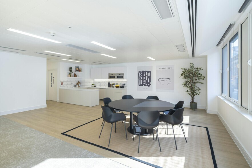 100 Lower Thames St, Londres à louer - Photo de l’immeuble – Image 3 sur 18