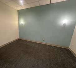 3813-3833 S 108th St, Greenfield, WI à louer Photo intérieure– Image 2 sur 5