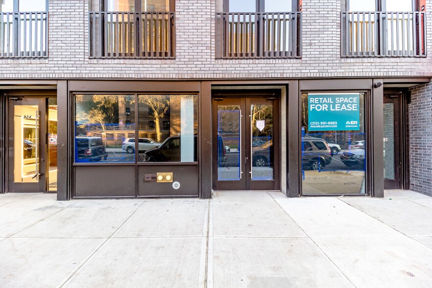 924 Myrtle Ave, Brooklyn, NY à louer - Photo de l’immeuble – Image 1 sur 6