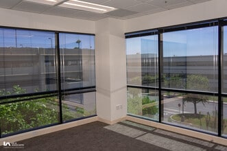 4811 Airport Plaza Dr, Long Beach, CA à louer Photo intérieure– Image 1 sur 10