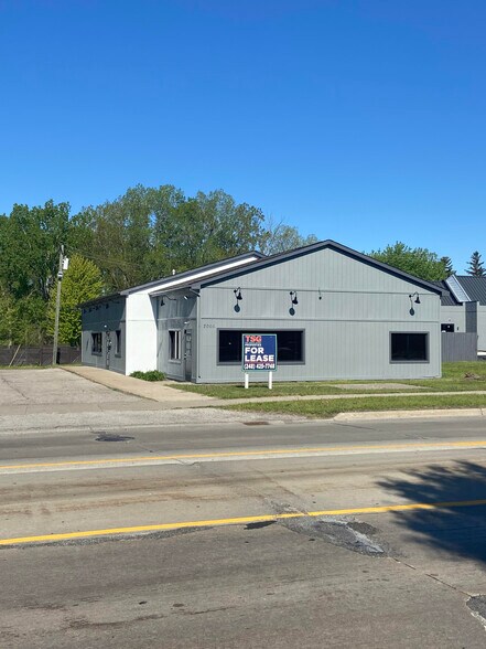 2066 N Cass Lake Rd, Keego Harbor, MI à vendre - Photo de l’immeuble – Image 2 sur 6