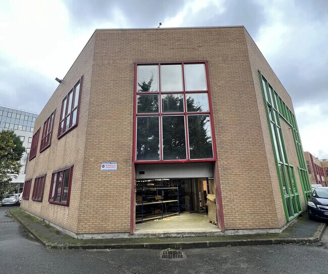 Plus de détails pour Local d'activités à louer