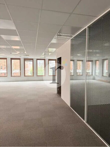 Bureau dans Lille à louer - Photo de l’immeuble – Image 1 sur 6