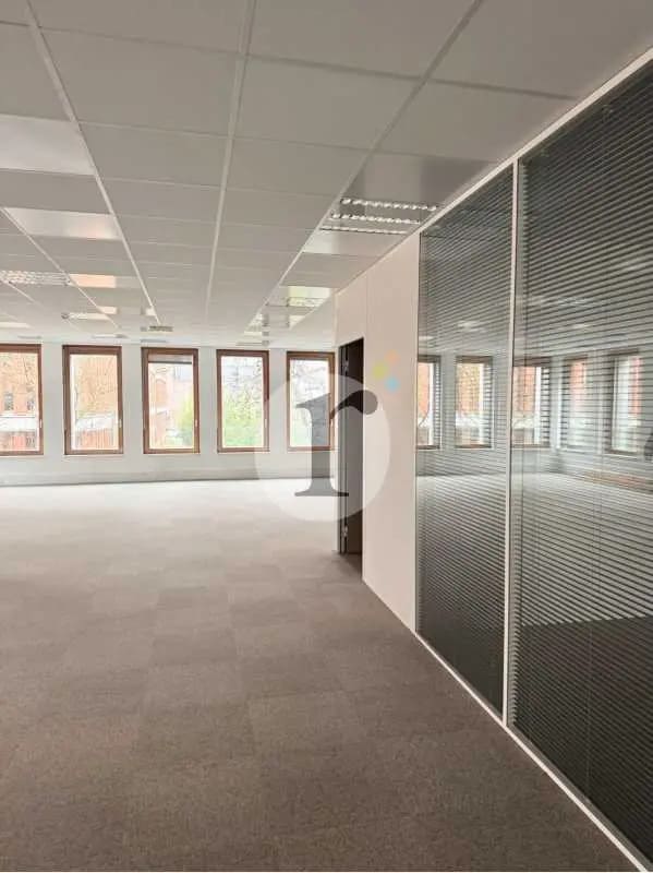 Plus de détails pour 2 Allée De La Haye Du Temple, Lille - Bureau à louer