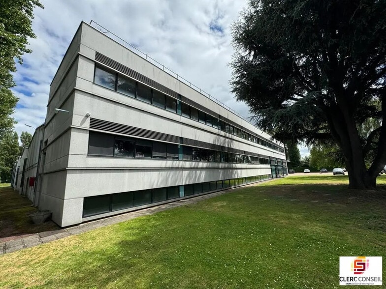 Local d’activités dans Sotteville-lès-Rouen à louer - Photo de l’immeuble – Image 1 sur 30