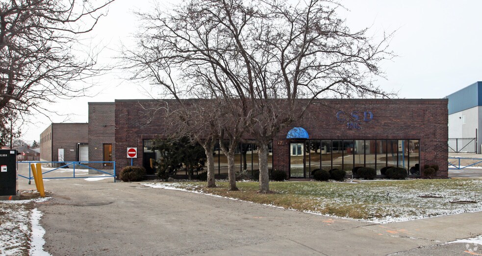 176 Milvan Dr, Toronto, ON à vendre - Photo principale – Image 1 sur 4
