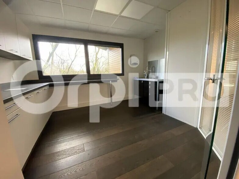 Bureau dans Dardilly à louer - Photo de l’immeuble – Image 2 sur 15