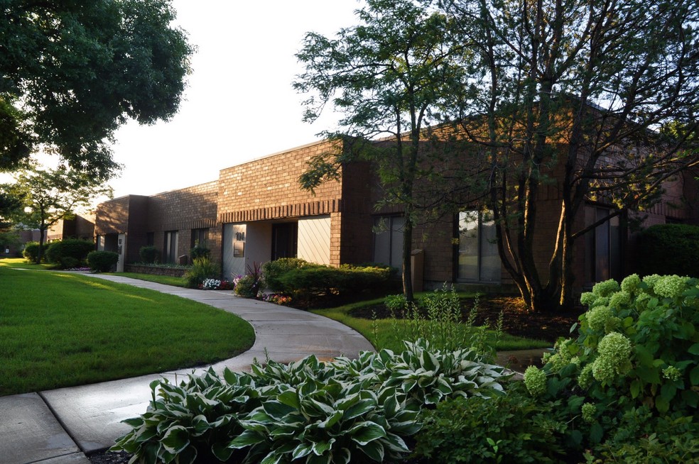 1535 Lake Cook Rd, Northbrook, IL à louer Photo de l’immeuble– Image 1 sur 34