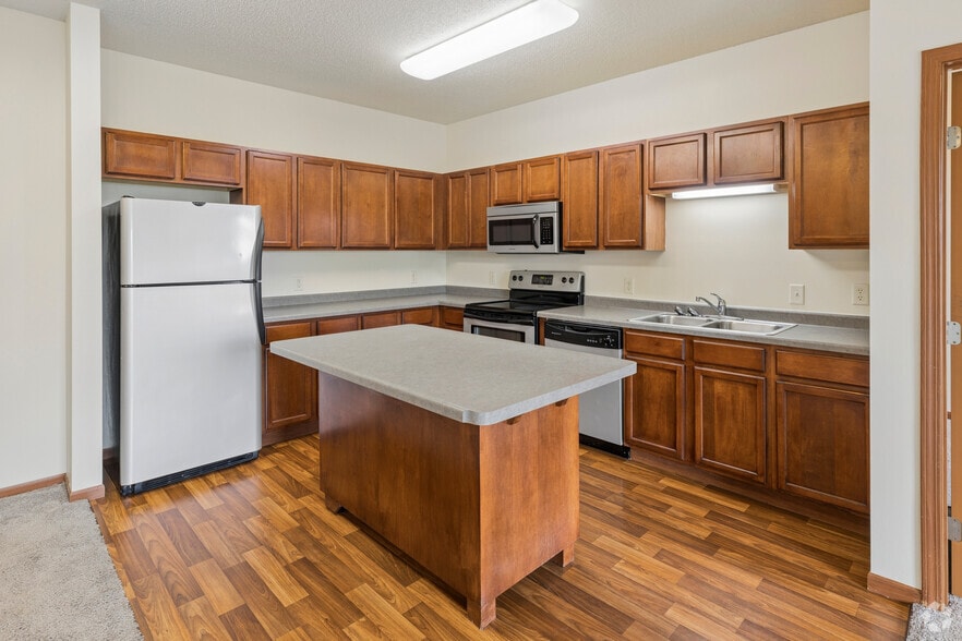 1531 7th Ave S, Sartell, MN à vendre - Photo intérieure – Image 2 sur 24