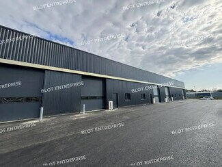 Plus de détails pour Local d'activités à louer