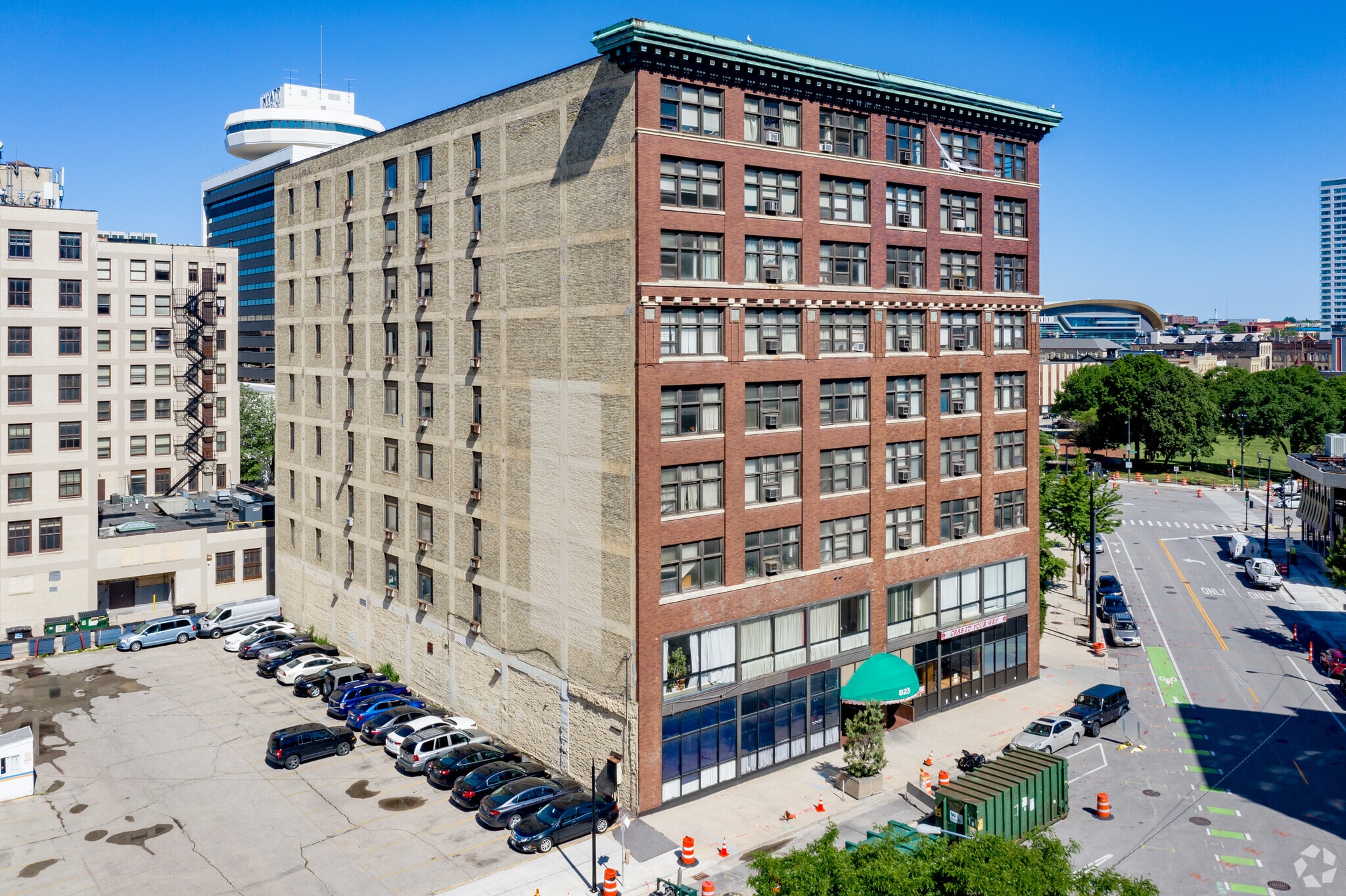 823 N 2nd St, Milwaukee, WI à louer Photo de l’immeuble– Image 1 sur 3