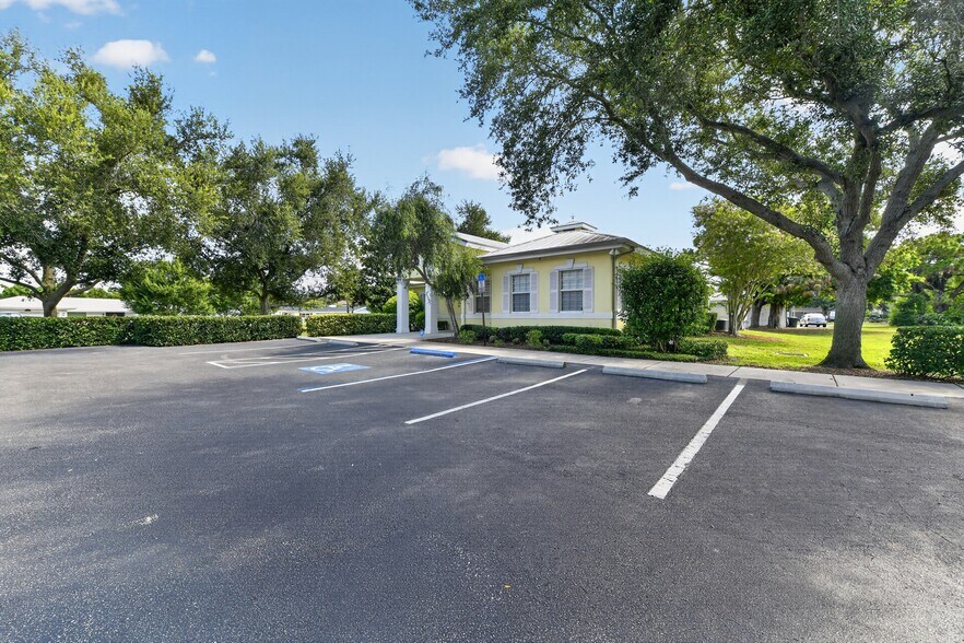 2555 Pinellas Point Dr S, Saint Petersburg, FL à louer - Photo de l’immeuble – Image 2 sur 47