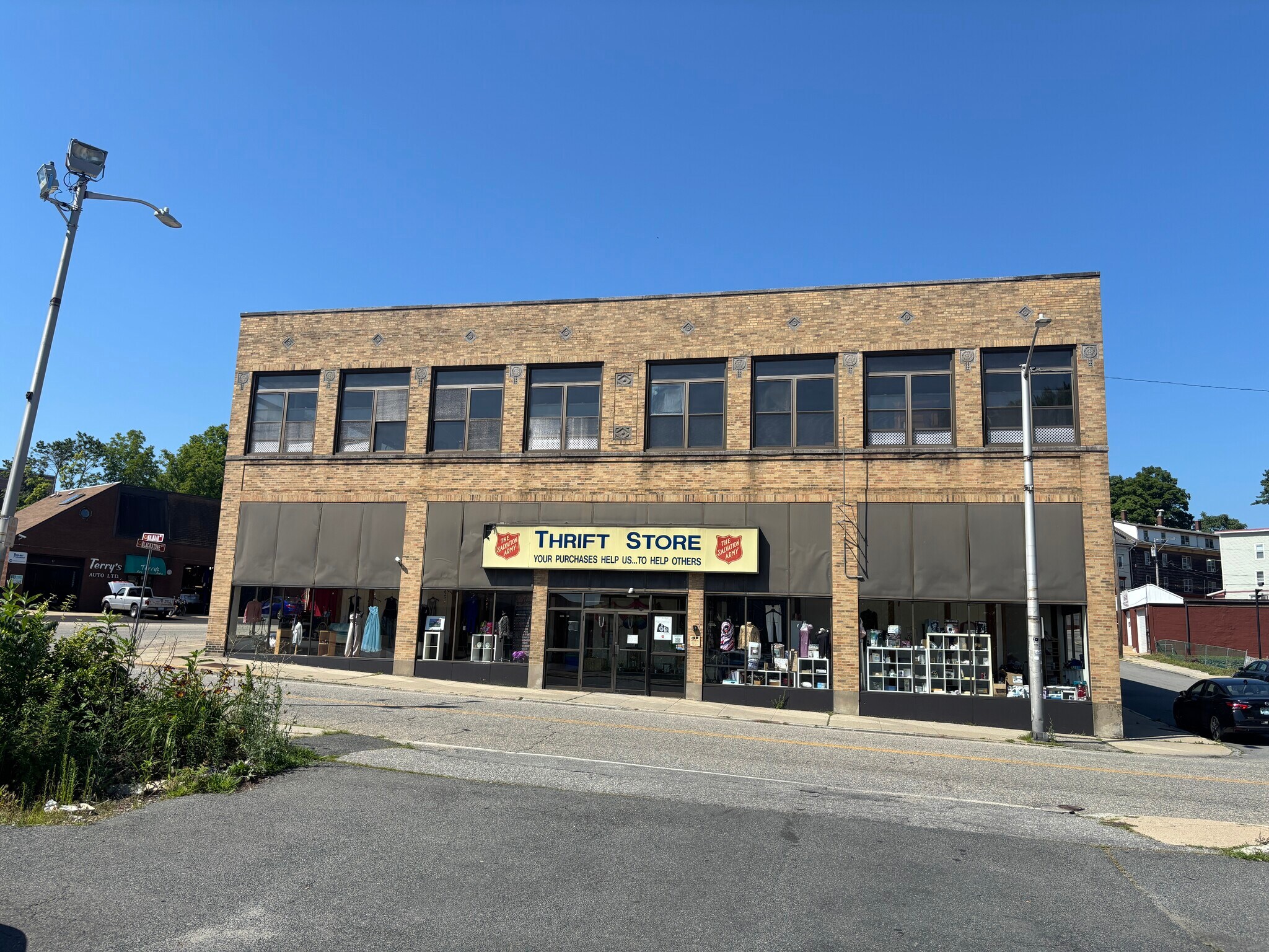 34 Main Street St, Woonsocket, RI à vendre Photo principale– Image 1 sur 11
