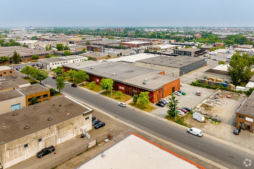 8675-8705 St Creusot, Montréal, QC à louer - Aérien – Image 2 sur 5