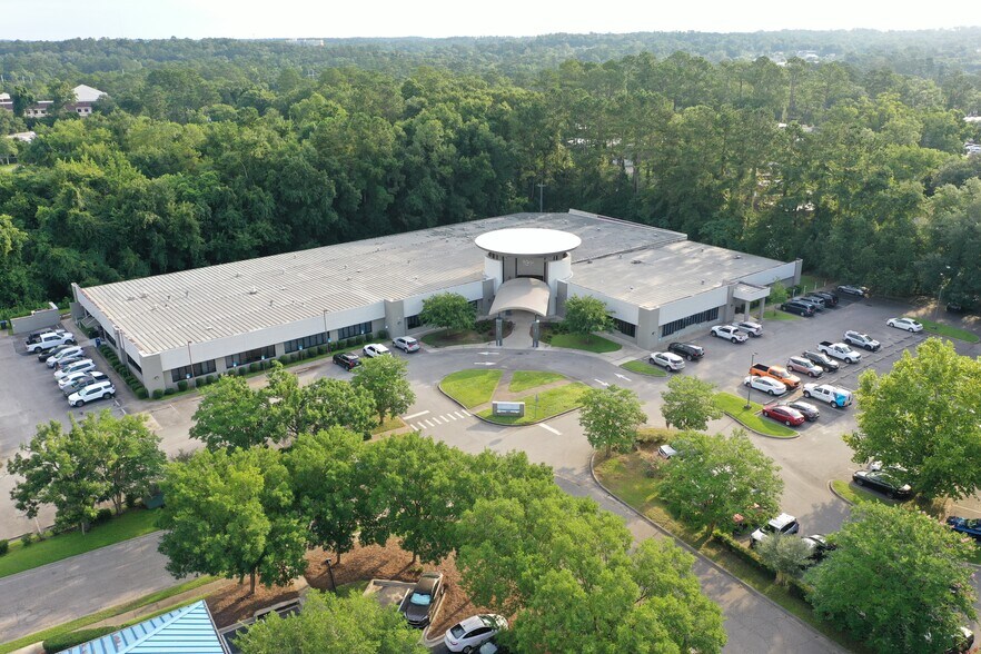 1607 Saint James Ct, Tallahassee, FL à vendre - Photo de l’immeuble – Image 1 sur 10