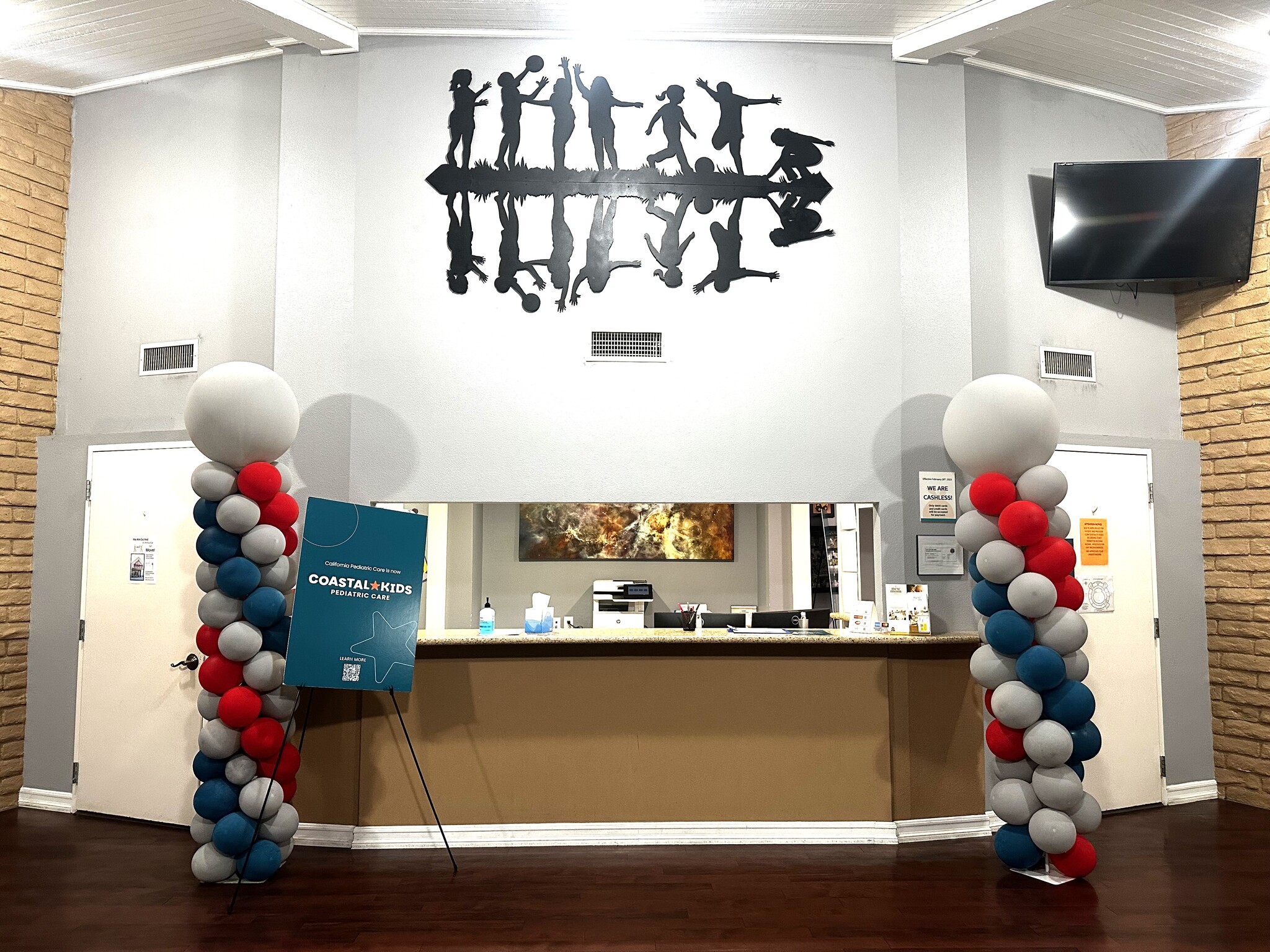 1230 E Arrow Hwy, Upland, CA à louer Photo intérieure– Image 1 sur 19