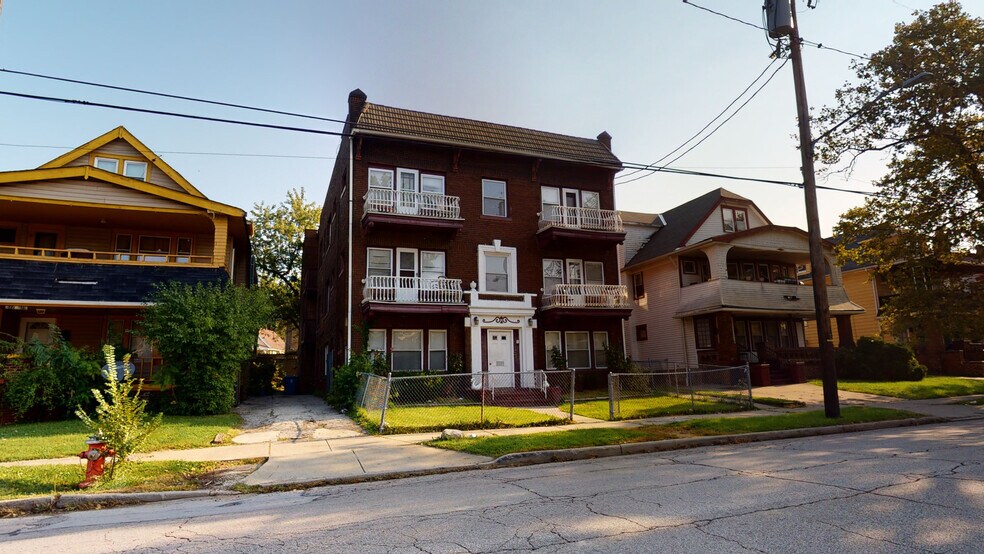 881 Eddy Rd, Cleveland, OH à vendre - Photo de l’immeuble – Image 2 sur 6