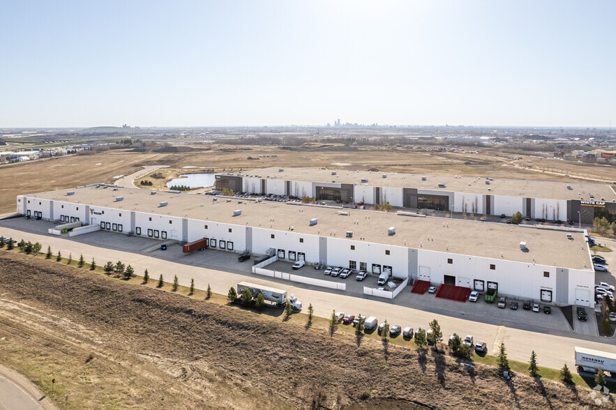 21330 115 Av NW, Edmonton, AB à louer - Aérien – Image 3 sur 3