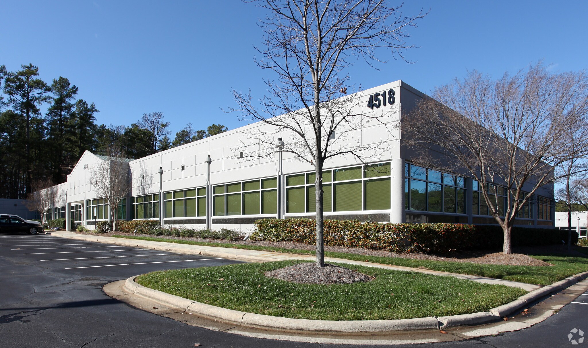 4518 S Miami Blvd, Durham, NC à louer Photo principale– Image 1 sur 5