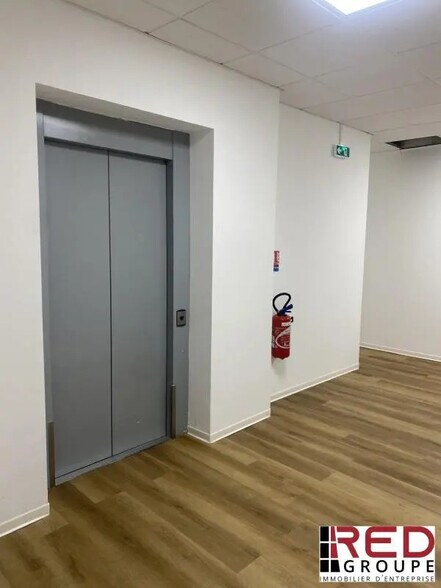 Bureau dans Aubagne à louer - Photo de l’immeuble – Image 2 sur 4
