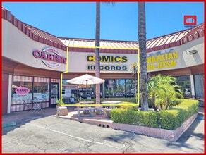 19930-19960 Ventura Blvd, Woodland Hills, CA à louer Photo de l’immeuble– Image 1 sur 5