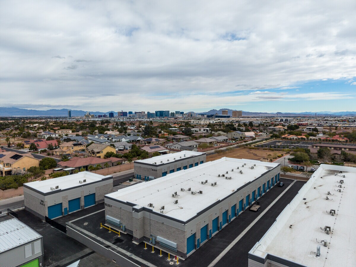 S. Jones Blvd. & W. Sunset Rd., Las Vegas, NV 89118 - Lot G1 - - Photo intérieure - Image 1 of 4