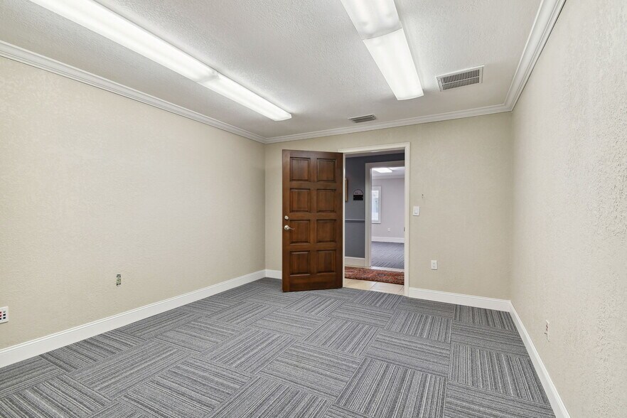 1137 Bartow Rd, Lakeland, FL à louer - Photo de l’immeuble – Image 2 sur 34